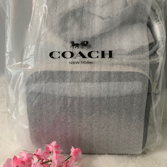 ✖️SOLD✖️🖤🤍Coach Mini Camera Bag In Colorblock🤍 - Picture 4 of 4